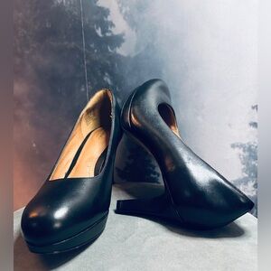 CLARKS Artisan Ambyr Joy Pumps Black Leather Comfort Step Shoe Womens 7.5